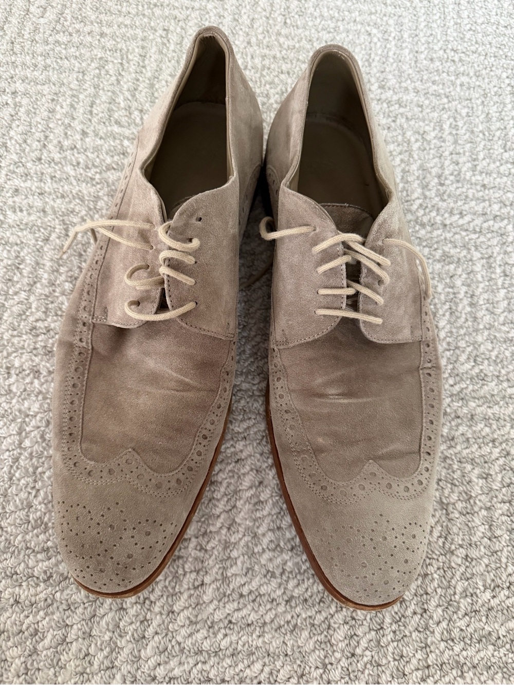 Hugo Boss men’s taupe suede wingtip shoes